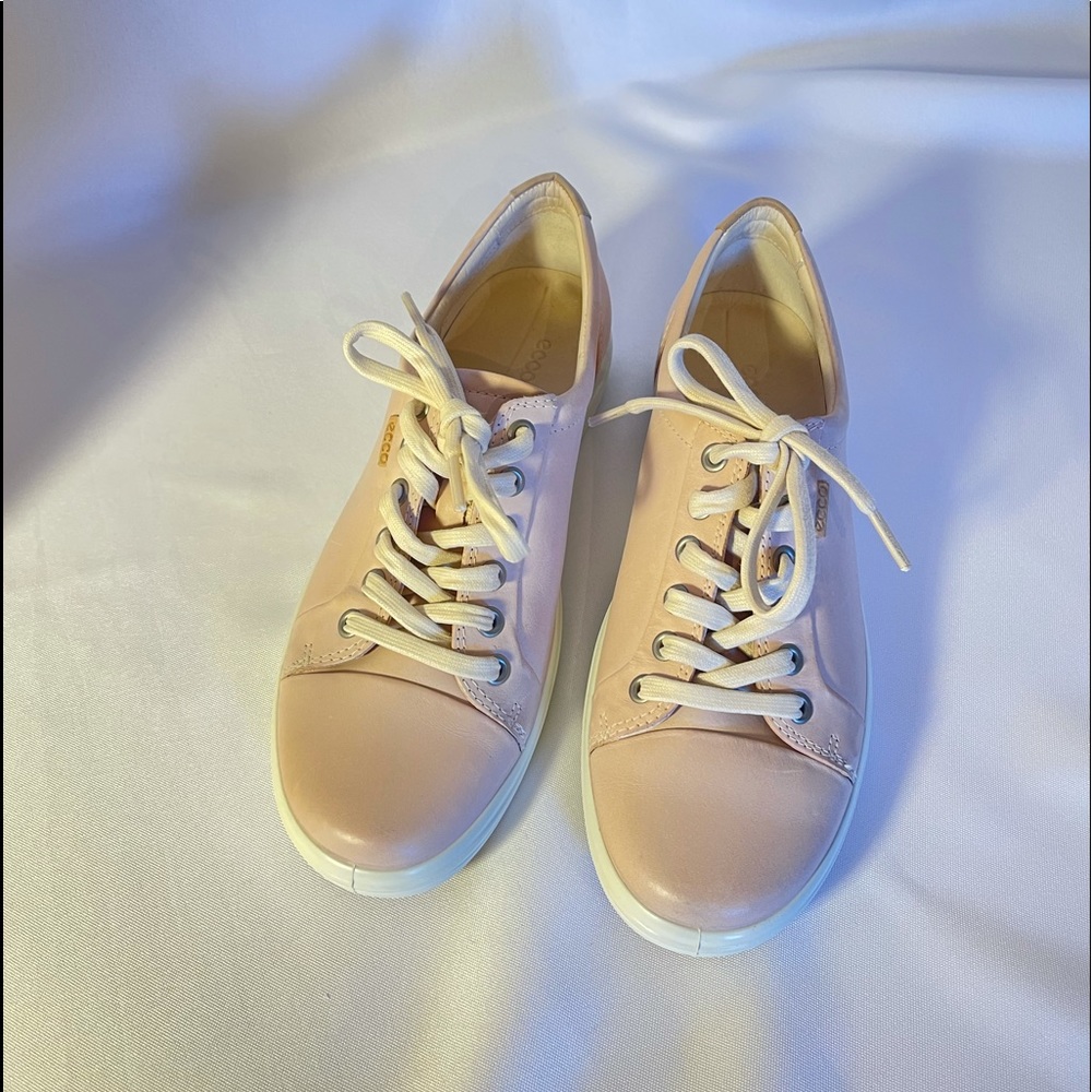 Ecco pink leather walking shoes